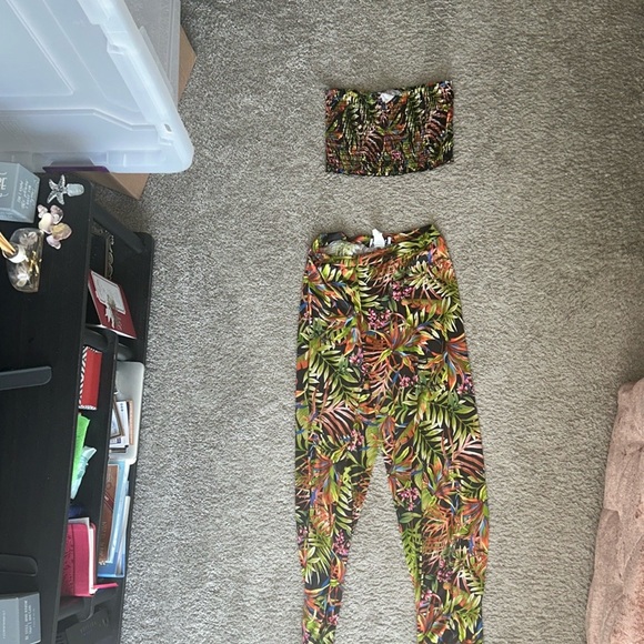 Tropical 2 Piece Set 🌴🌺🍹 - Picture 2 of 4